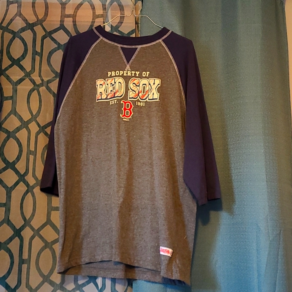 Large Men's Boston Red Sox Long Sleeve Shirt